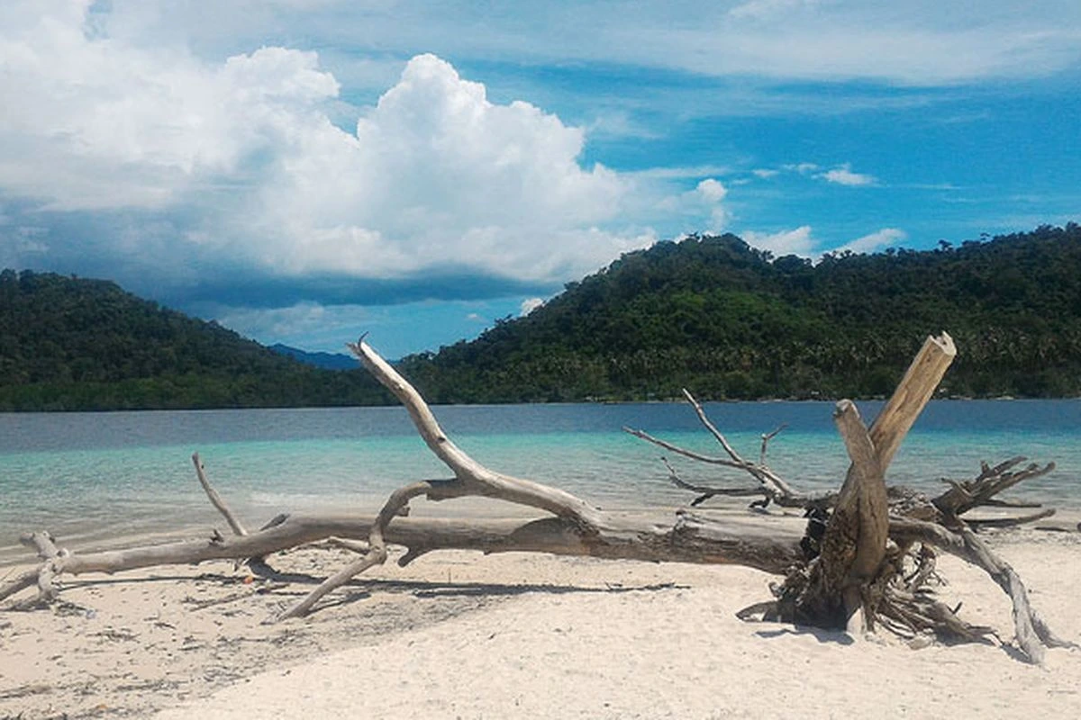 Pantai Kelagian Lampung